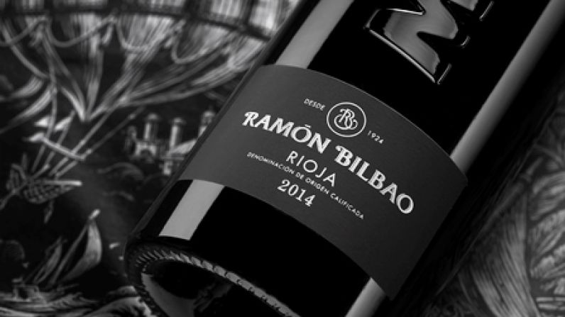 Ramón Bilbao con la Academia Española del Vino.